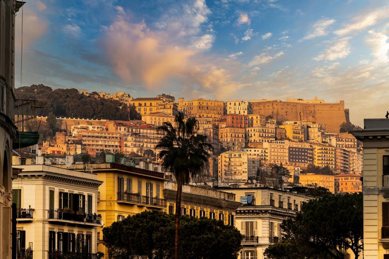 Le Stanze Del Barone Bed & Breakfast Napoli Bagian luar foto