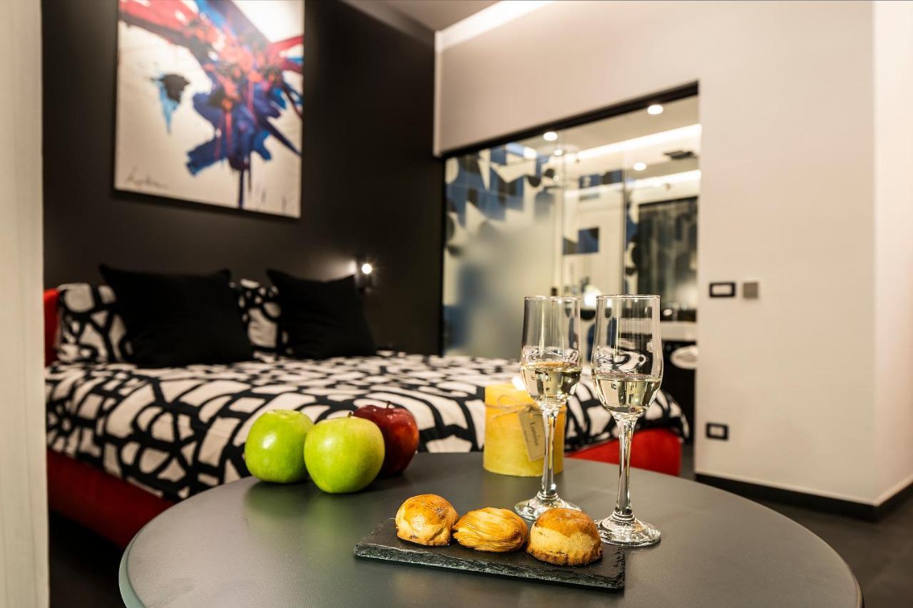 Le Stanze Del Barone Bed & Breakfast Napoli Bagian luar foto