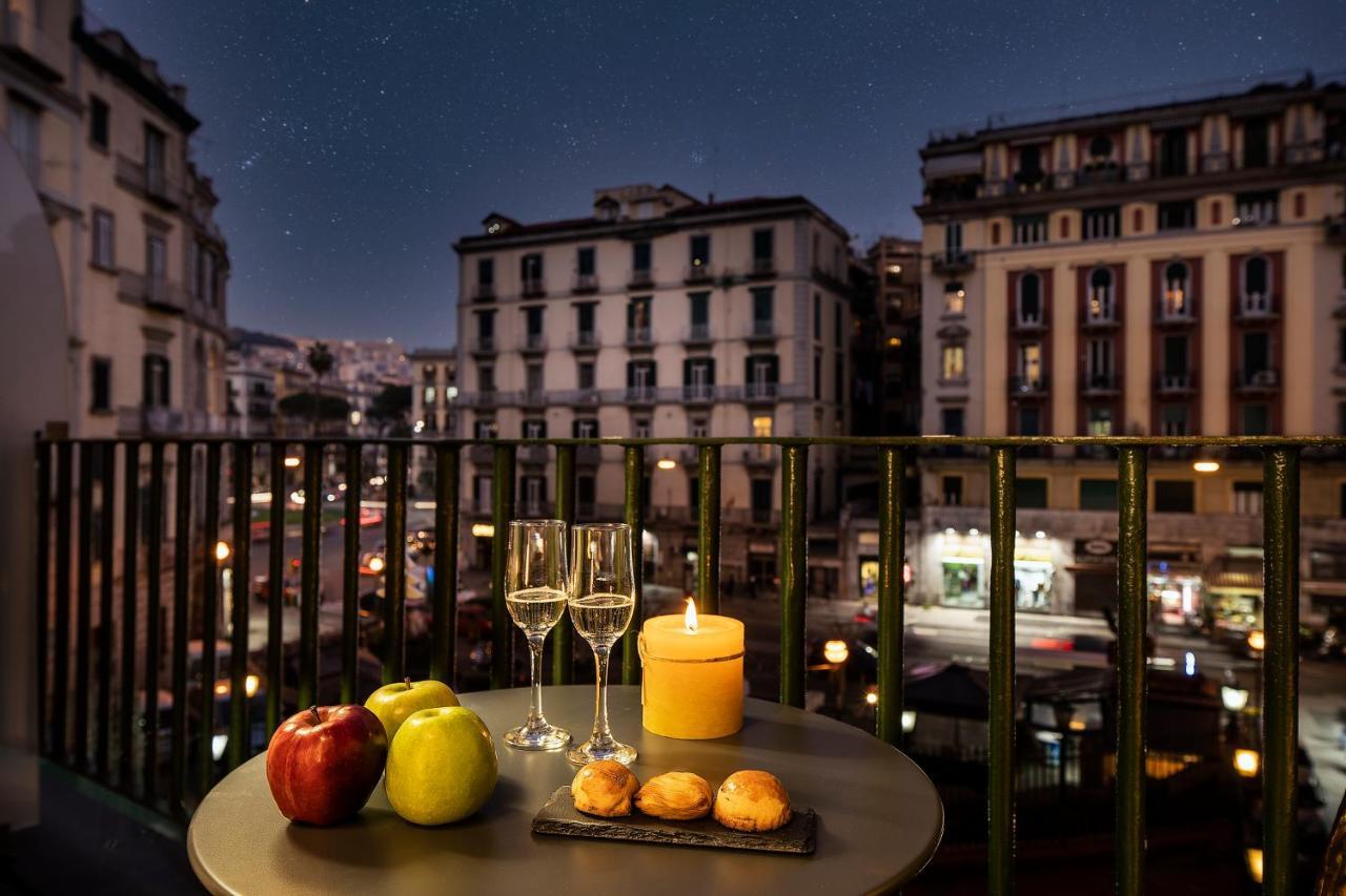 Le Stanze Del Barone Bed & Breakfast Napoli Bagian luar foto