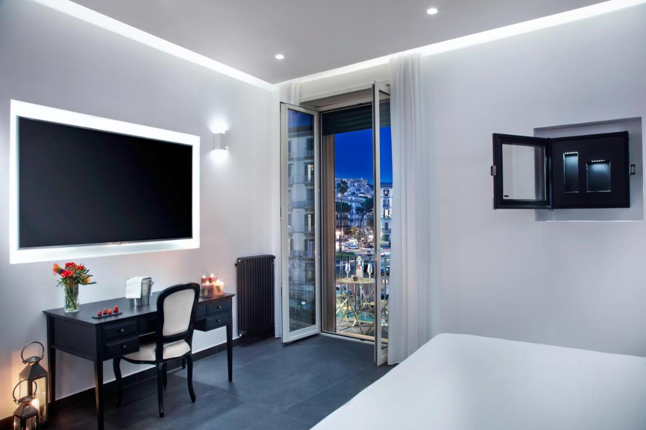 Le Stanze Del Barone Bed & Breakfast Napoli Bagian luar foto