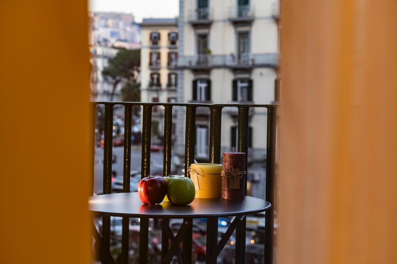 Le Stanze Del Barone Bed & Breakfast Napoli Bagian luar foto