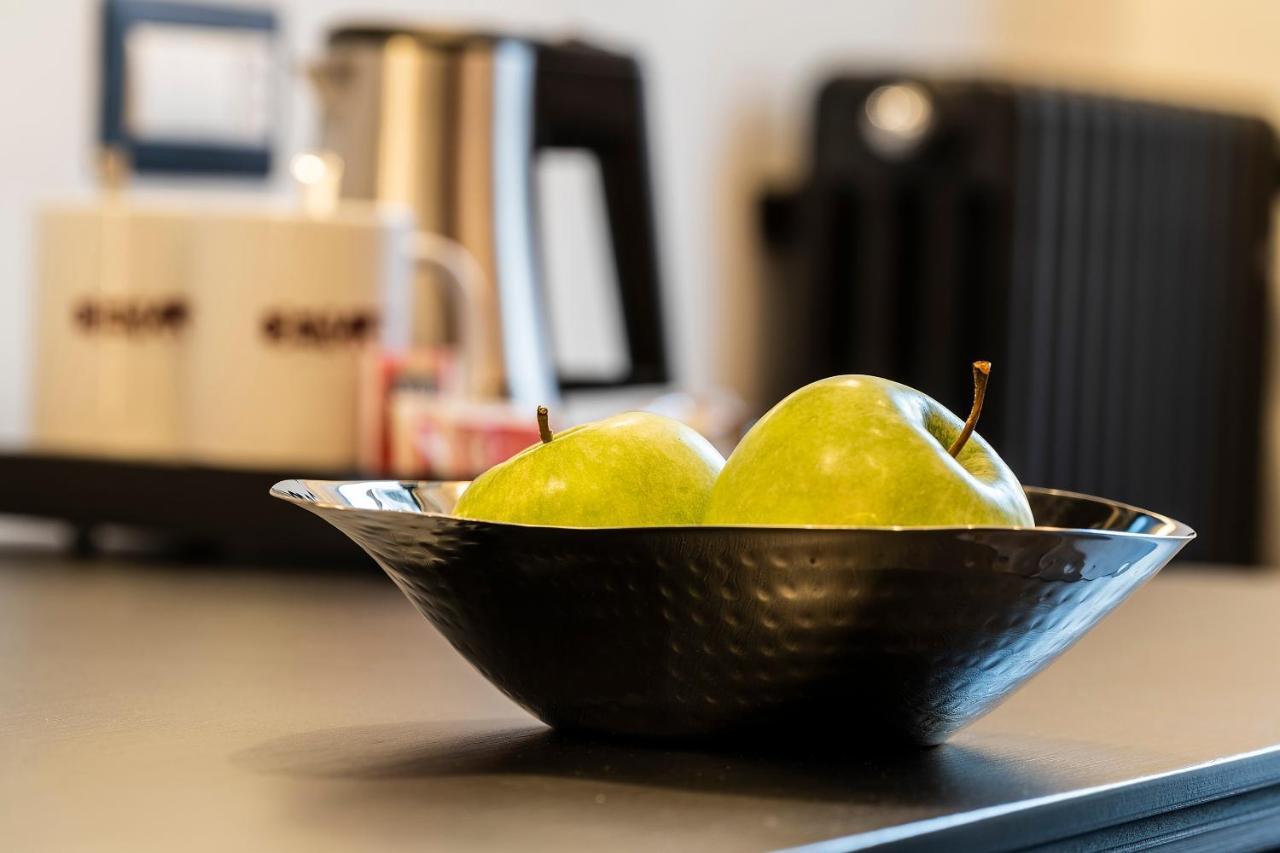 Le Stanze Del Barone Bed & Breakfast Napoli Bagian luar foto